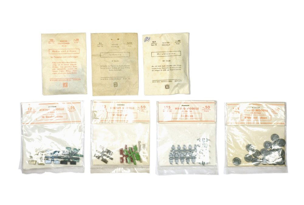Konvolut 7 Zubehoer-Sortimente der 50er/60er J.: 1237/2, 1353/2, 1355/2A, 1356/3B, 1363/1 und 1367/2B (2x), 120 EUR, sehr gut bis neuwertig (Wiking Zubehoer)