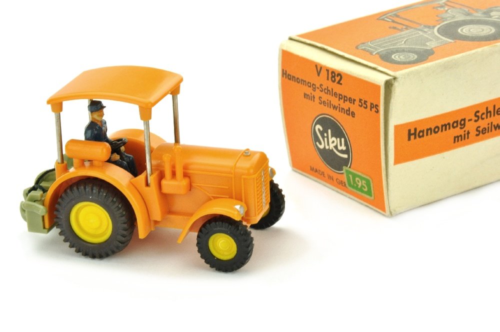 V 182- Hanomag Schlepper, gelborange (im Ork) (1 of 4)