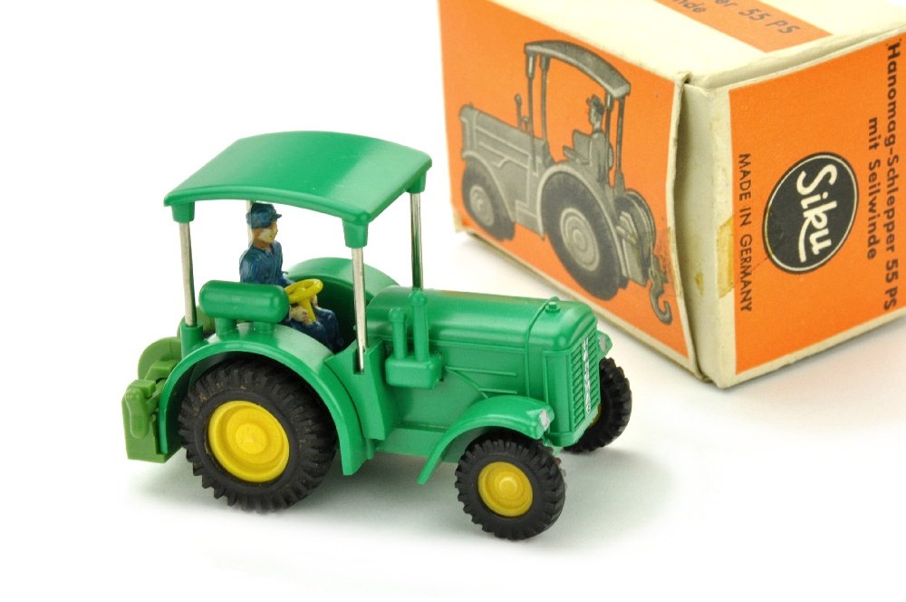 V 182- Hanomag Schlepper, minzgruen (im Ork) (1 of 4)