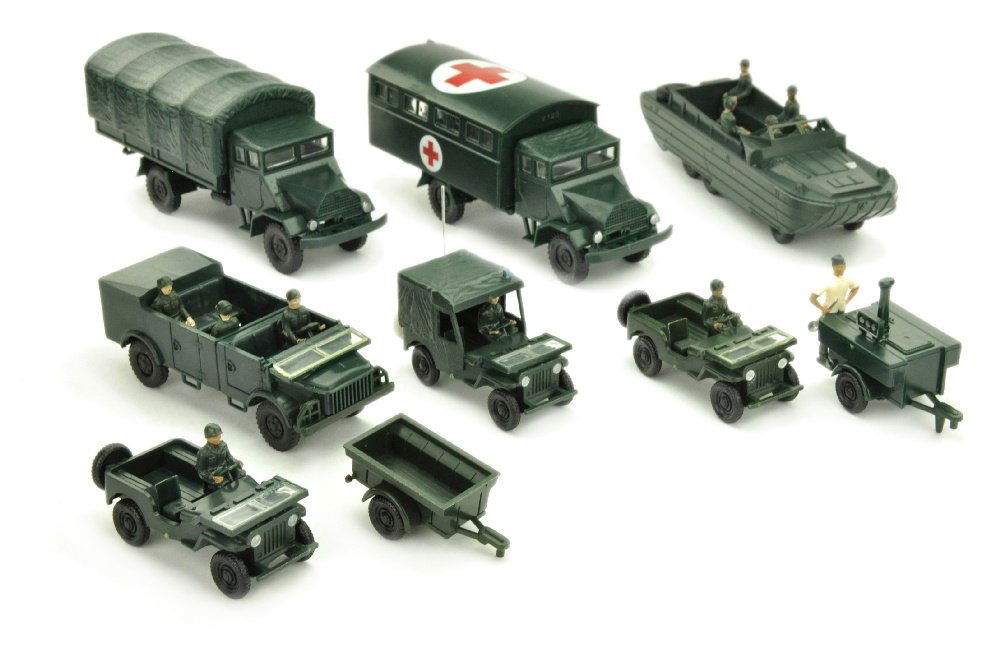 Konvolut 9 Militaer-Fahrzeuge (1 of 1)