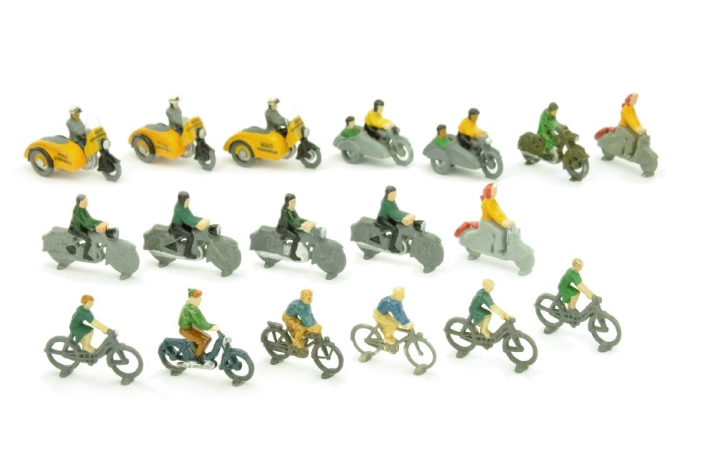 Konvolut 18 Zweiradfahrer (1 of 1)