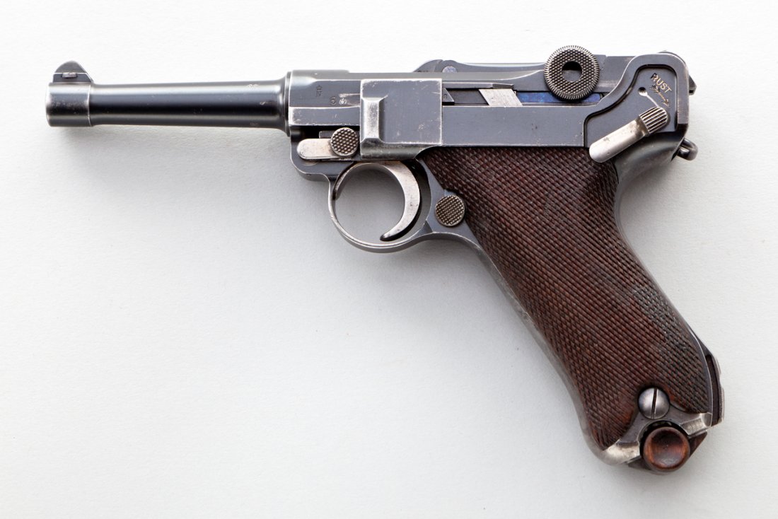 1928 Dutch Navy DWM Luger Semi-Automatic Pistol: 1928 Dutch Navy DWM Luger Semi-Automatic Pistol, #268, 9mm, 4'' barrel, blue finish, straw small parts, factory checkered walnut grips, correct tin-plated unmarked wraparound body wood-based magazine.
