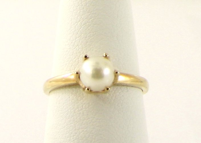WOMENS 10KT SOLID YELLOW GOLD 5.5MM PEARL RING: A very fine 10kt solid yellow gold .417 purity solitaire pearl ring. This ring features one round shaped natural pearl. This ring is electronically tested for gold purity and the stones have been chec