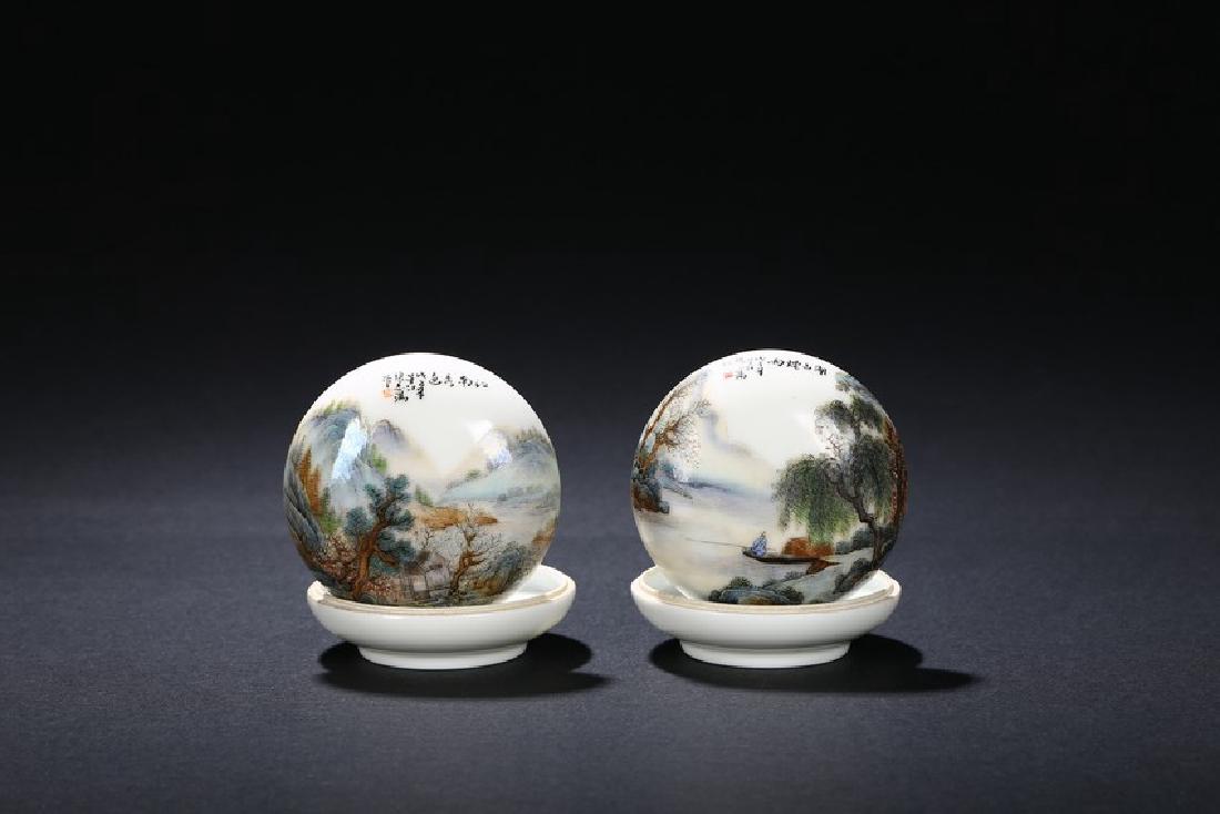 A PAIR OF FAMILLE ROSE INK PASTE BOXES (1 of 11)