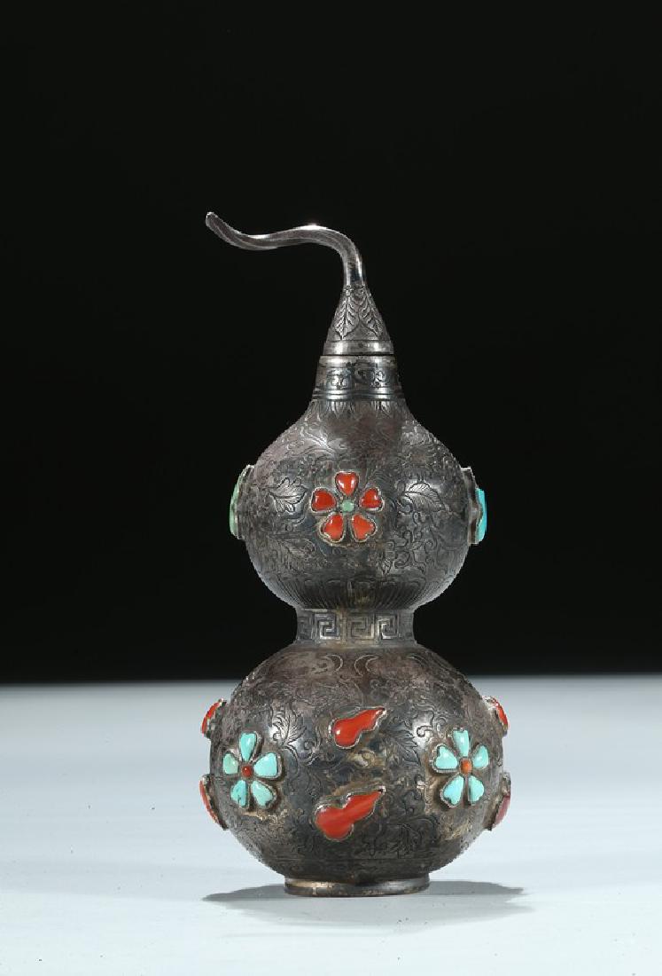 A SILVER ETCHED AND GEMS INLAID DOUBLE GOURD SNUFF (1 of 10)