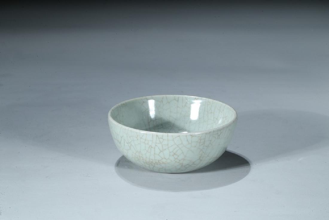 A CHINESE CELADON GLAZED GE-TYPE BOWL (1 of 6)