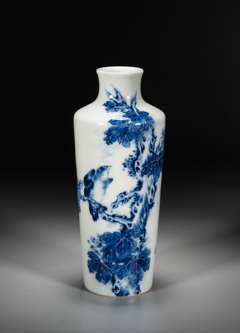 A CHINESE BLUE AND WHITE 'BIRD' VASE, WANG BU