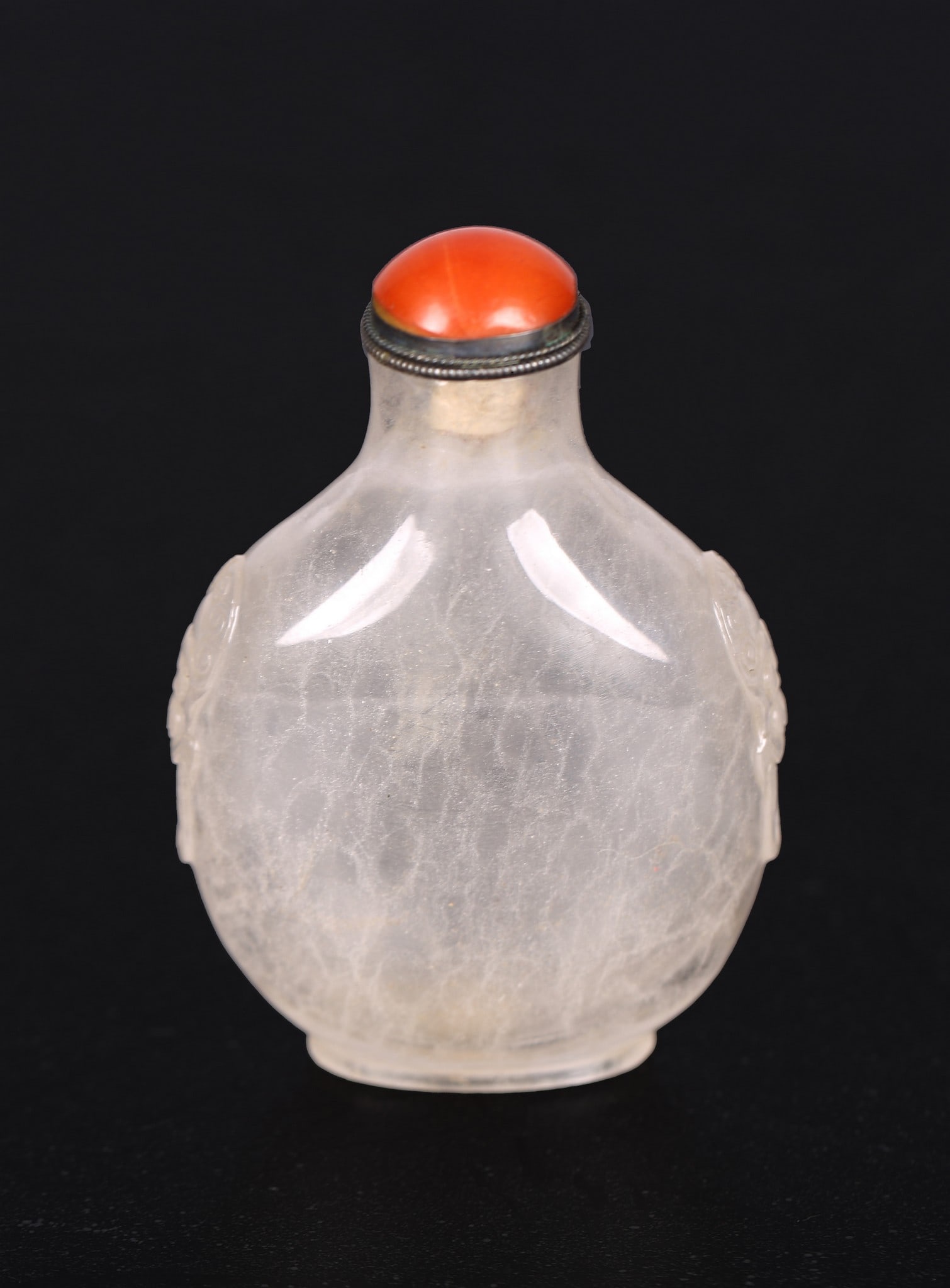 A CHINESE CRYSTAL CARVED SNUFF BOTTLE (1 of 7)