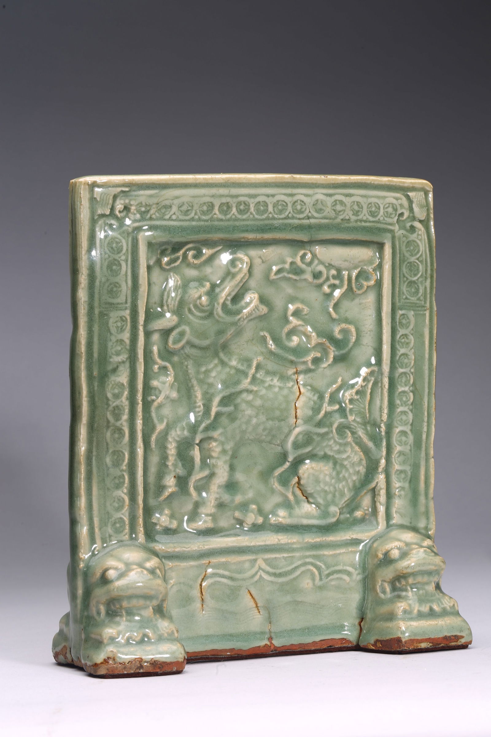 A Longquan Celadon Glazed Table Screen (1 of 8)