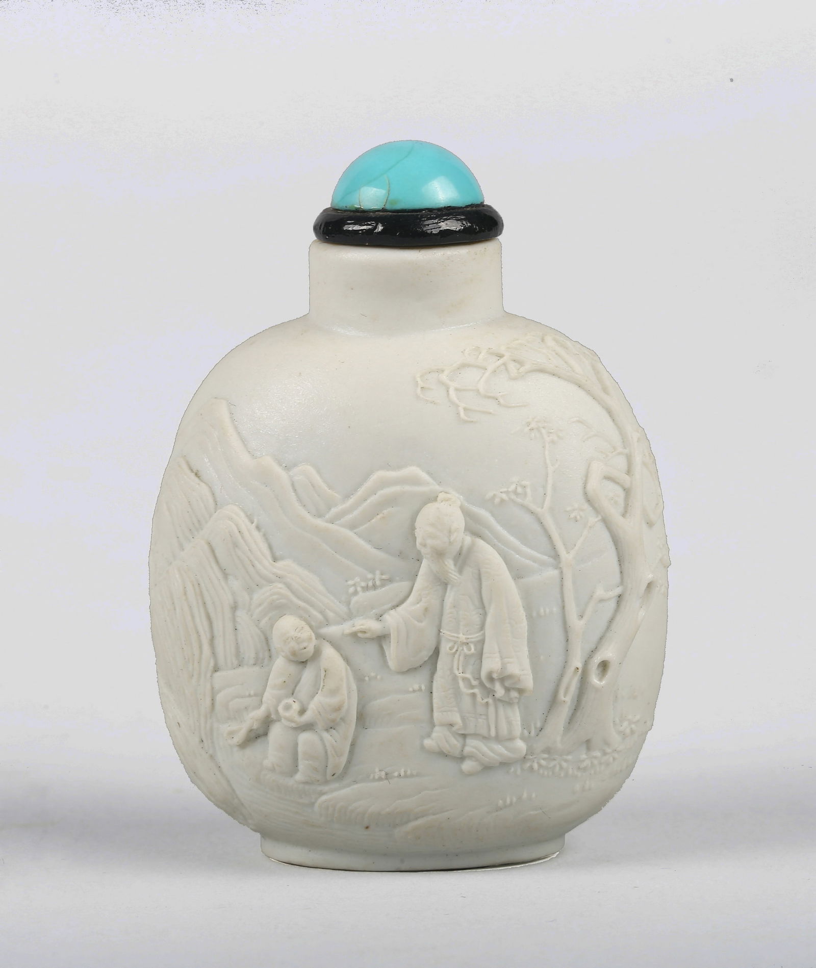 Chen Guozhi: White Porcelain Carved 'Figures' Snuff Bottle