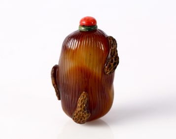 An Agate 'Jujube and Peanuts' Snuff Bottle