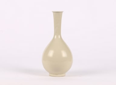 A Chinese White Glazed Vase