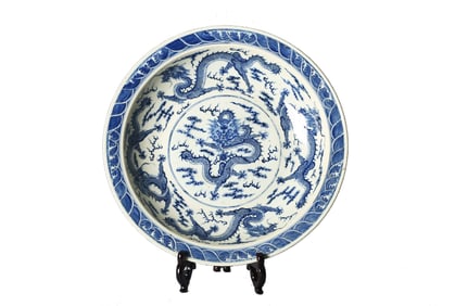 A Large Chinese Blue and White 'Dragons' Charger