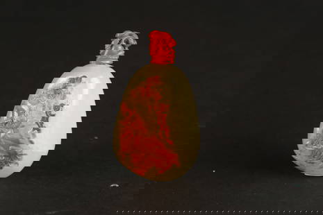 An Agate Carved 'Boy and Deer' Snuff Bottle: 清 瑪瑙帶皮巧雕童與鹿鼻煙壺 配珊瑚蓋 Of pebble form, the snuff bottle skillfully carved to