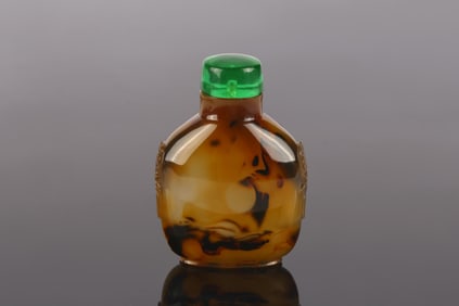 A Shadow Agate Snuff Bottle