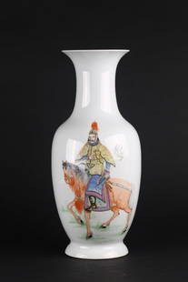 A Fine Falangcai 'Emperor Qianlong' Porcelain Vase: &#28165;/&#27665;&#22283; &#21516;&#27835;&#24180;&#35069;&#27454; &#29754;&#29807;&#24425;&#37070;&#19990;&#23527;"&#20094;&#38534;&#24093;&#22823;&#38321;&#22294;"&#25551;&#37329;&#35433;&#25991;&#2