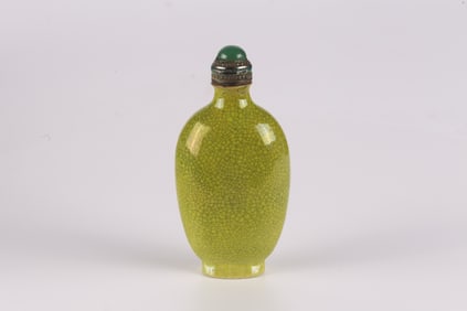 A Yellow Glaze Crackled Porcelain Snuff Bottle