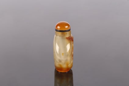 A Carved Agate Snuff Bottle