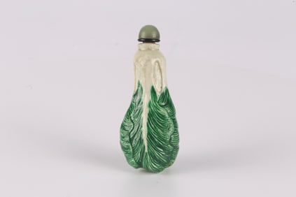 A Porcelain Cabbage Snuff Bottle