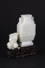 A Fine White Jade 'Lingzhi and Vessel' Group