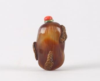 An Agate 'Jujube and Peanuts' Snuff Bottle