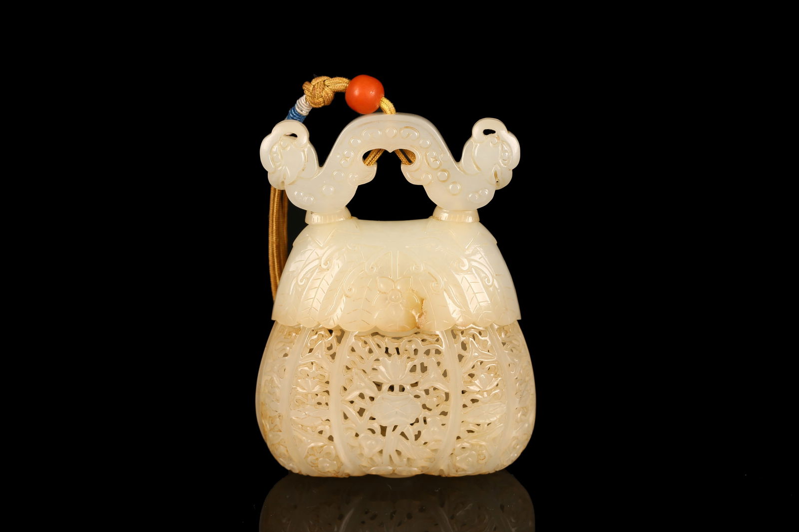 A White Jade Reticulated 'Lotus' Parfumier: Height: 3 1/2 in (8.9 cm) Width: 2 5/8 in (6.7 cm) 清中期 十八世紀 白玉透雕蓮花紋香薰 Delicately carved