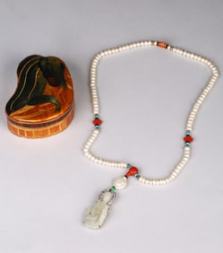 A White Jade Guanyin and Pearl Necklace Pendant