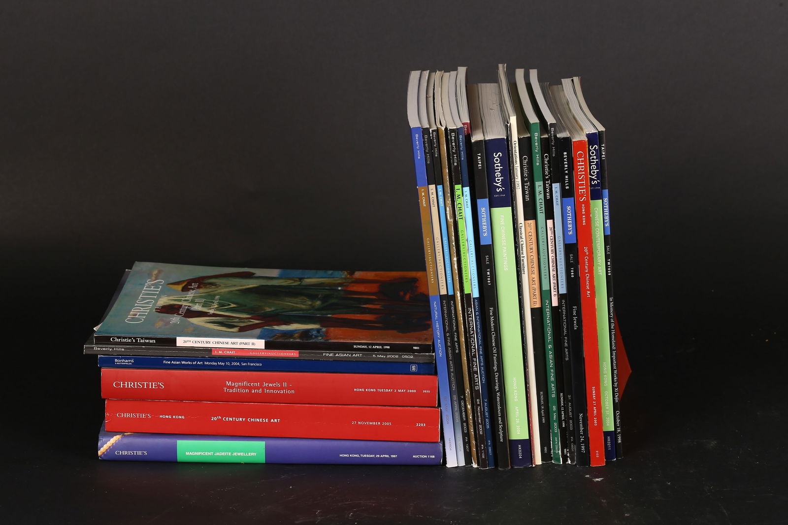A Collection of 25 Auction Catalogues: 蘇富比，佳士得等拍賣圖錄合集（共25冊） Provenance: Property from the Chen Family Collection,