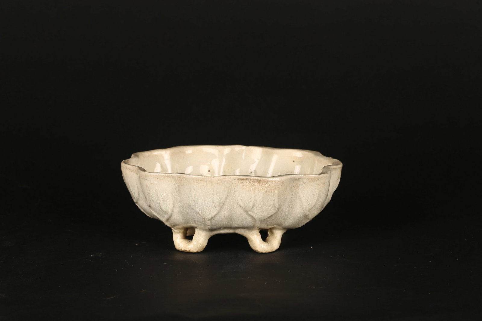 A Chinese White Glazed Leaf Washer (1 of 5)