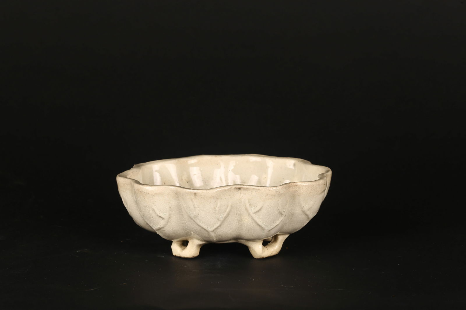 A Chinese White Glazed Leaf Washer - 3