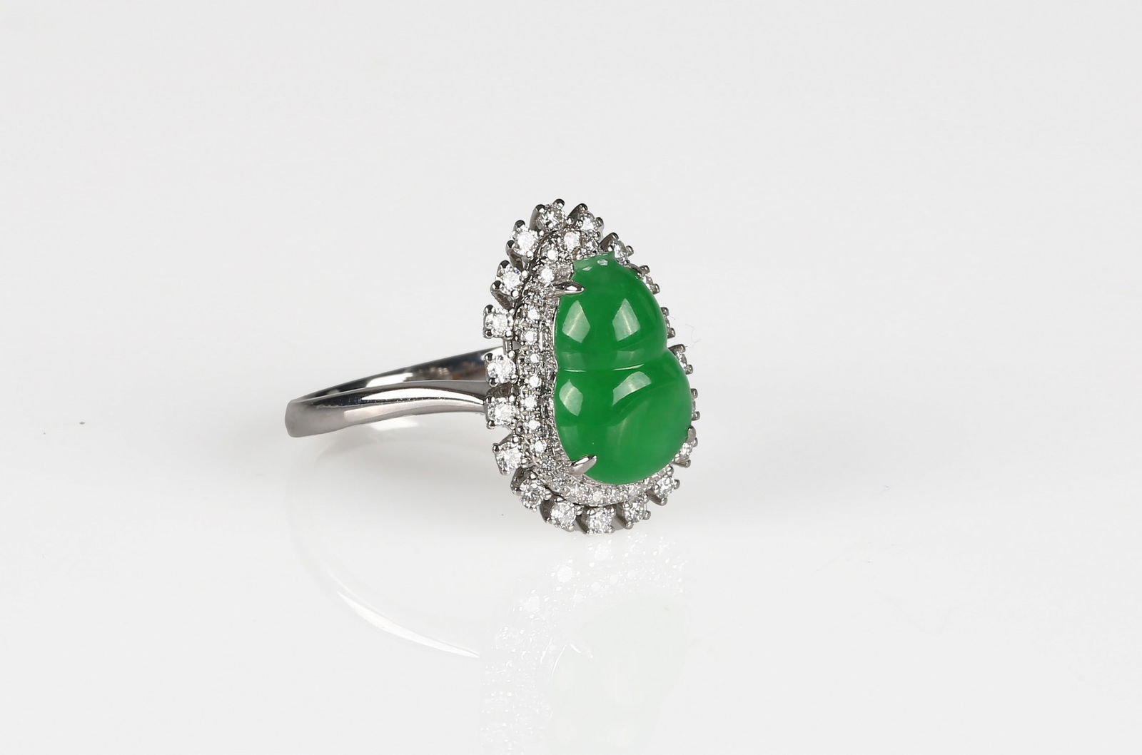 A Jadeite and Diamond Ring - 2