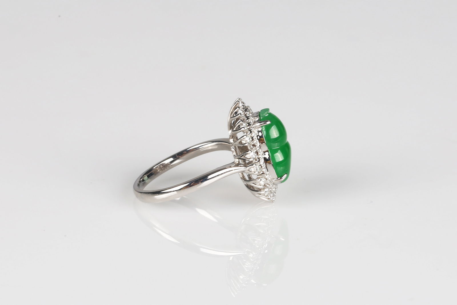 A Jadeite and Diamond Ring - 5