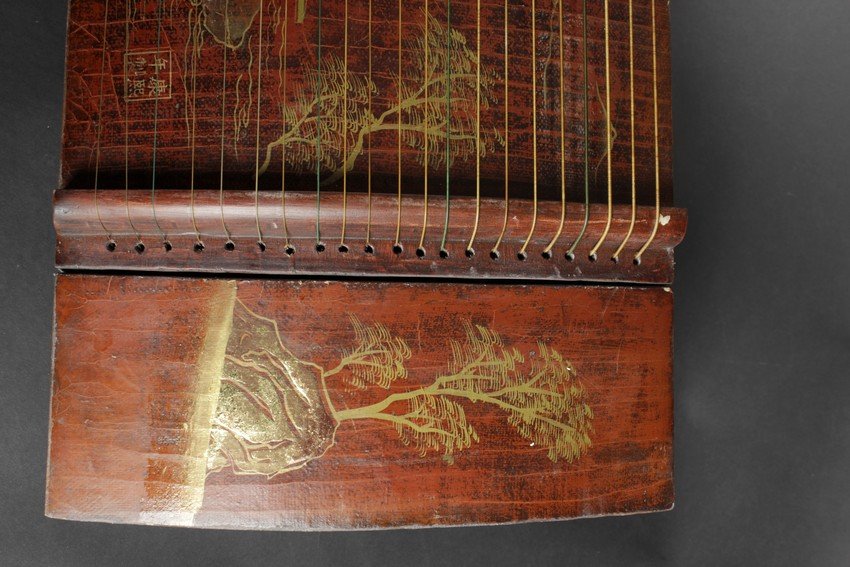 A CHINESE MUSICAL INSTRUMENT WITH 21 STRINGS - 6