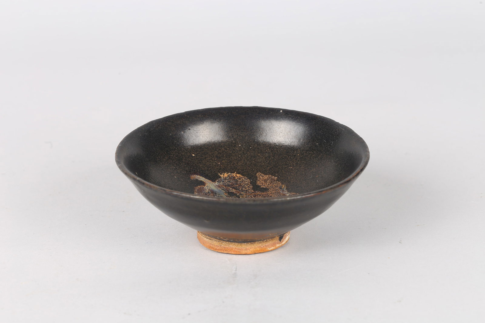 A Jizhou 'Tea-Leaf-Pattern' Tea Bowl - 3