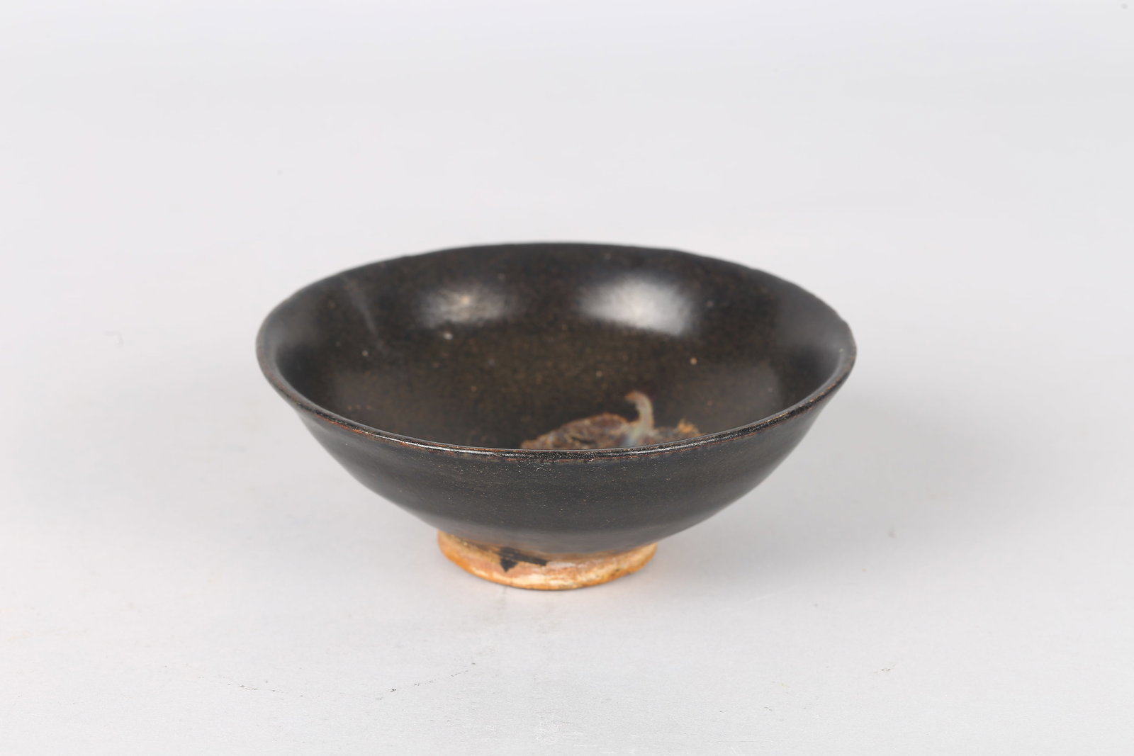 A Jizhou 'Tea-Leaf-Pattern' Tea Bowl - 4