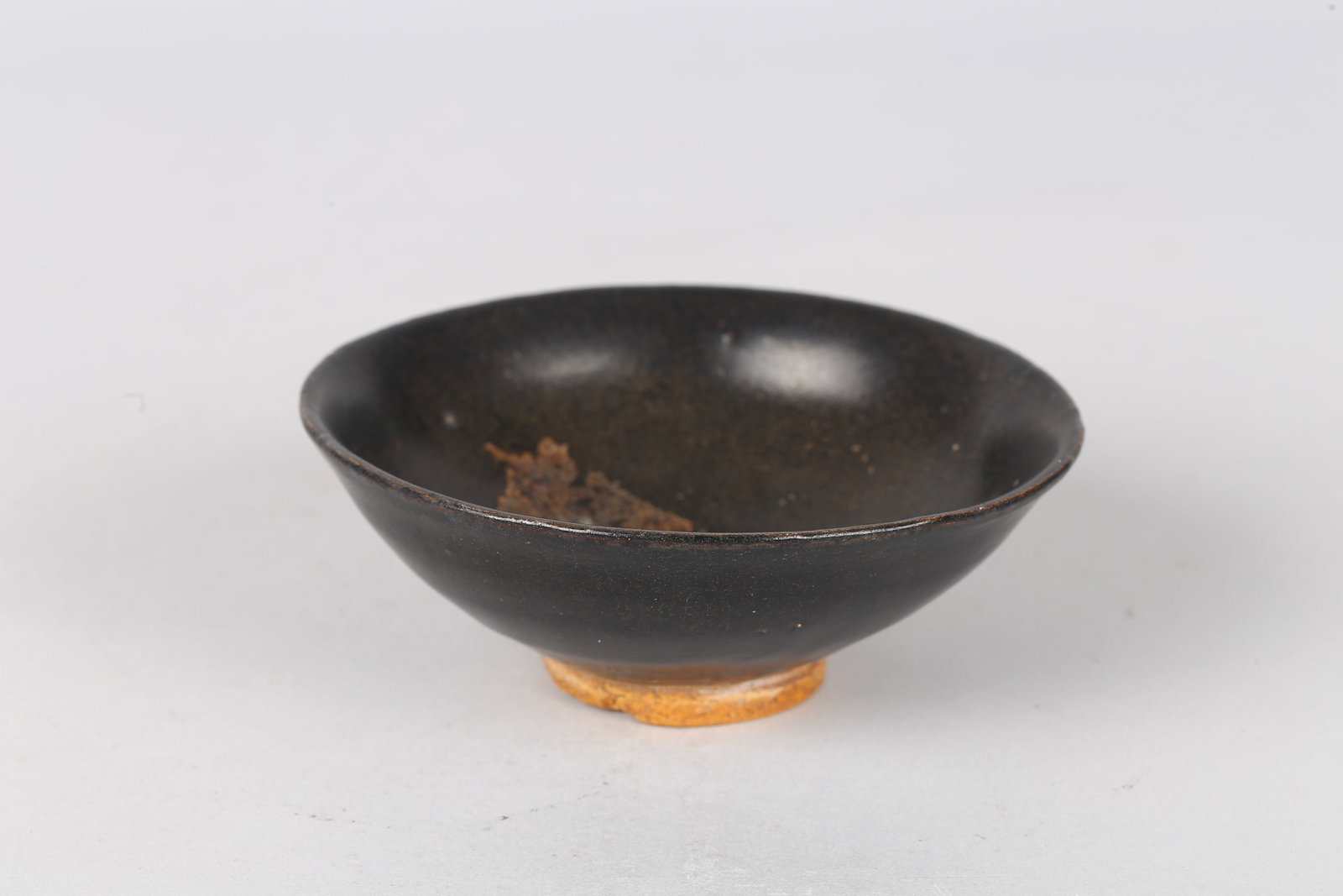 A Jizhou 'Tea-Leaf-Pattern' Tea Bowl - 5