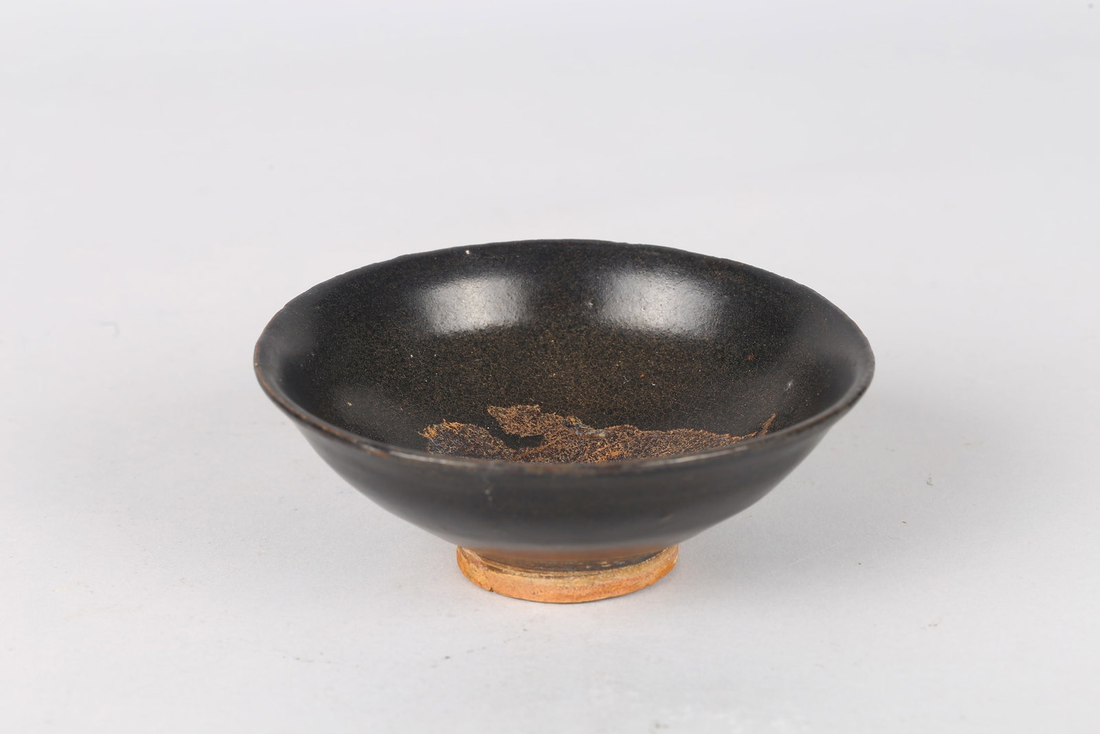 A Jizhou 'Tea-Leaf-Pattern' Tea Bowl - 6