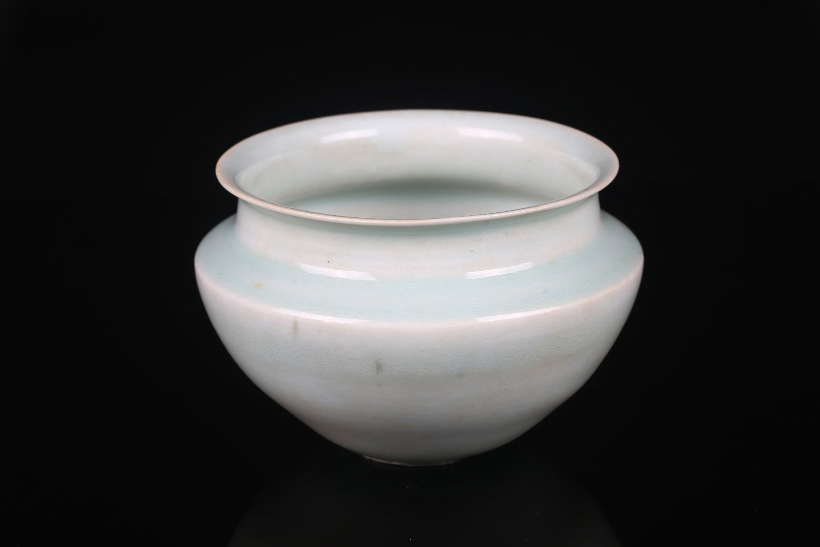 A Small Qingbai Glazed Jar - 2
