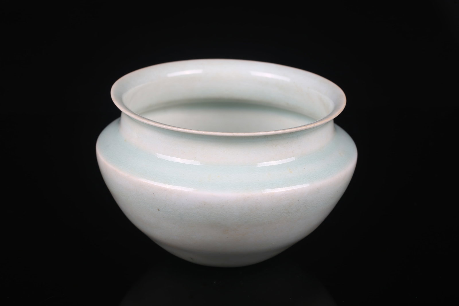 A Small Qingbai Glazed Jar - 3