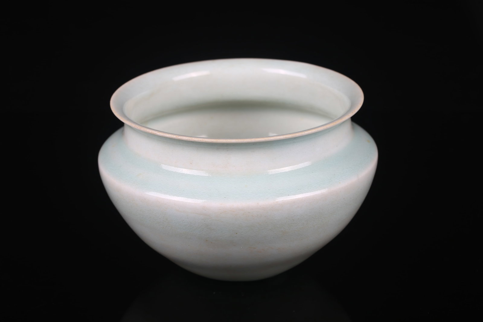 A Small Qingbai Glazed Jar - 4