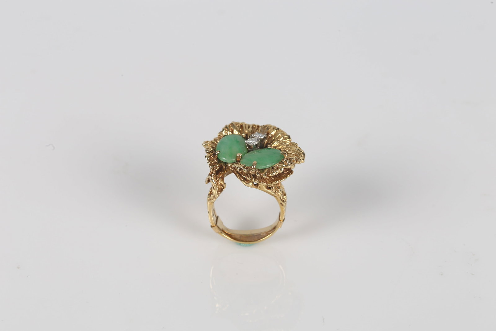 A Jadeite and 18K Gold Ring - 2