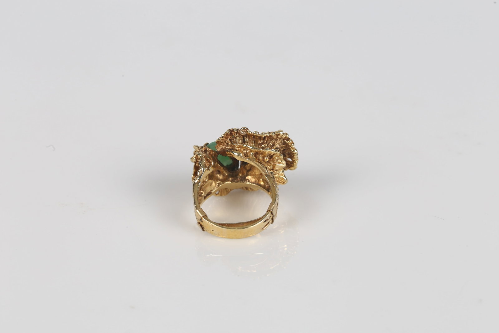 A Jadeite and 18K Gold Ring - 7