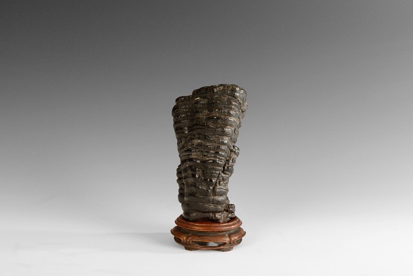 A LINGZHI FUNGUS BRUSH POT: A Lingzhi fungus brush pot with both the interior and the bottom lacquered in a conical shape, and bottom bears the signature 'Zhou Li'. Qing Dynasty period. W: 3 in (8 cm), H: 6 in (15 cm)