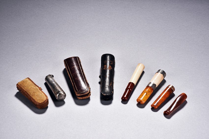 A SET OF FOUR AMBER AND IVORY CIGARETTE HOLDERS (1 of 10)