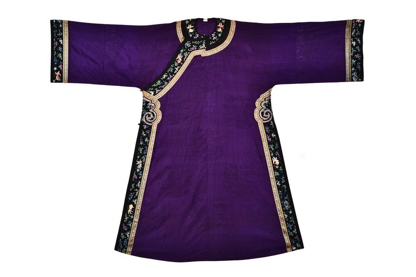 A PURPLE GROUND INFORMAL ROBE (1 of 5)