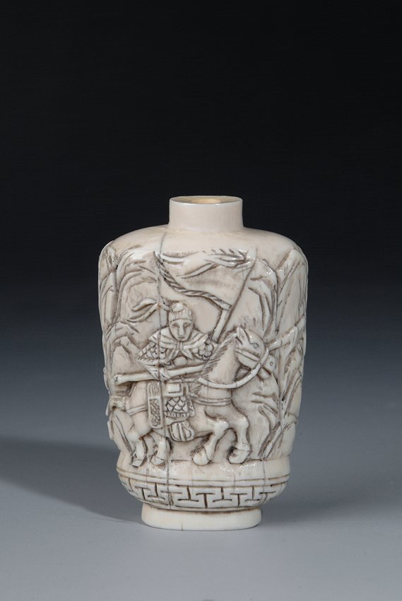 A WELL CARVED IVORY CARVED SNUFF BOTTLE (1 of 4)