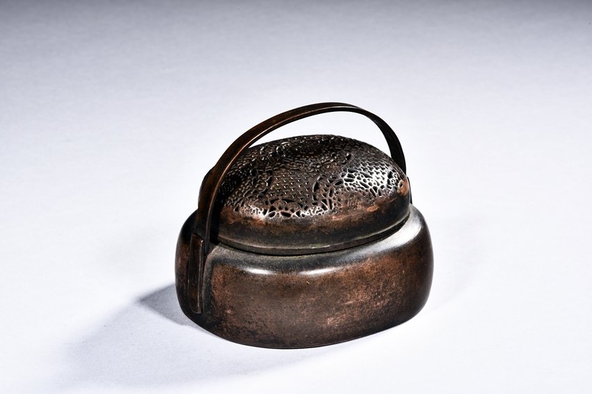 A SMALL BRONZE HANDWARMER (1 of 6)