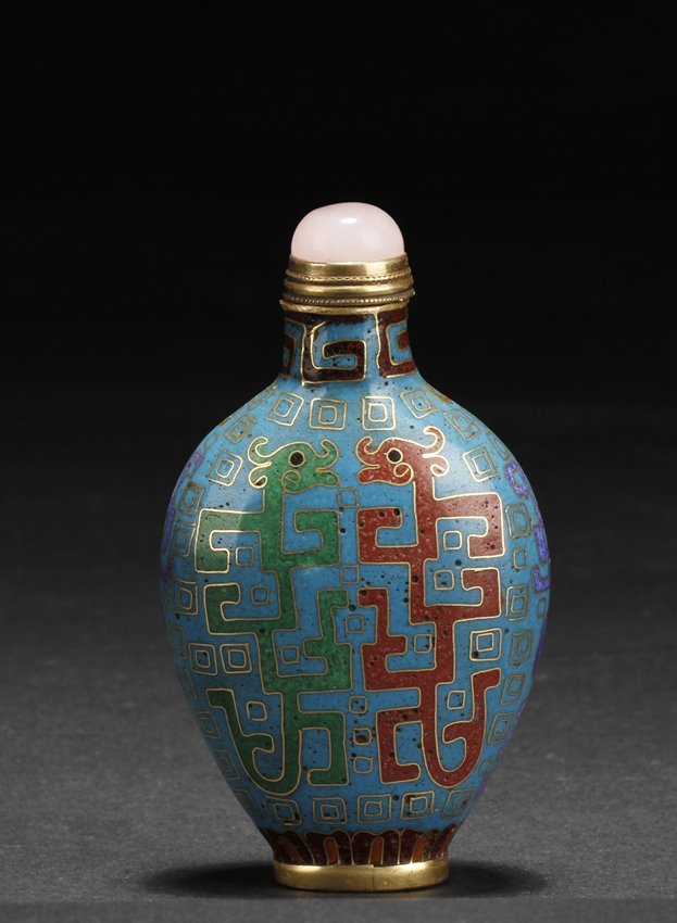 A CLOISONNE ENAMEL SNUFF BOTTLE (1 of 4)