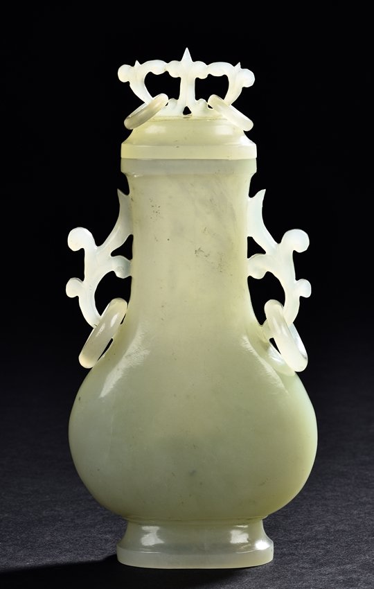 A CELADON WHITE JADE VASE (1 of 5)