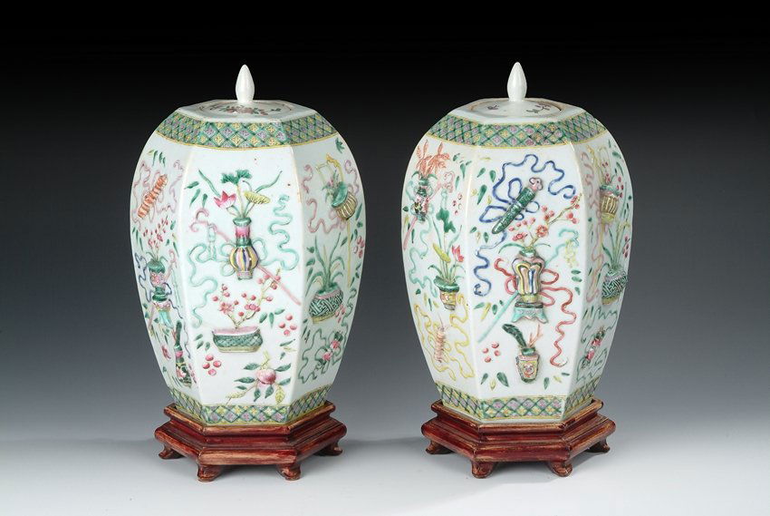 A PAIR OF FAMILLE ROSE MOULDED VASE W/ COVERS (1 of 5)
